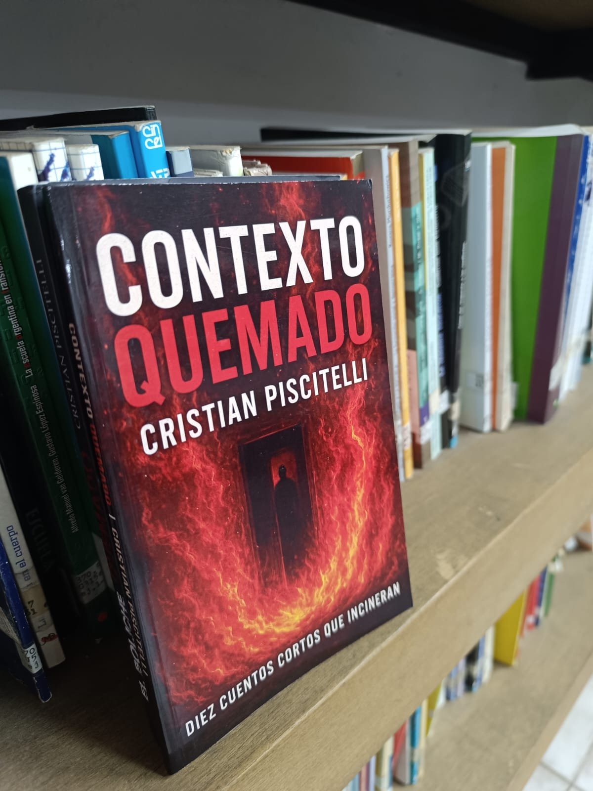 Cristian Piscitelli dona ejemplares de su obra a la Biblioteca e Instituto de Cultura Popular "Bernardino Rivadavia" de Villa Mercedes, San Luis